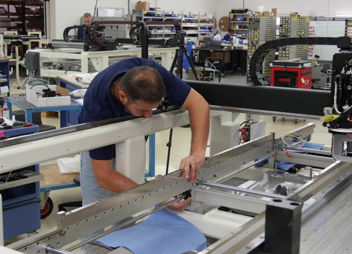 support-hub-man-working-on-pick-and-place Building pick and place